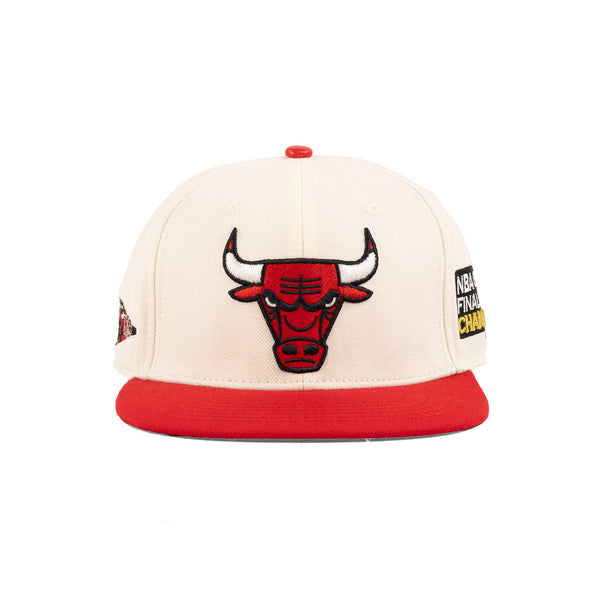 Chicago Bulls Eggshell White/Scarlet Red | Pro Standard Snapback